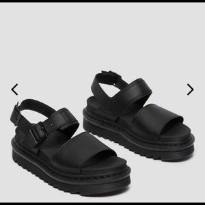 VOSS WOMEN'S LEATHER STRAP SANDALS